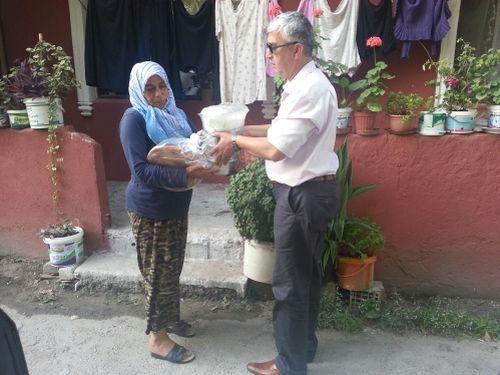 Hergün 90 aileye sıcak iftar yemeği veriyorlar