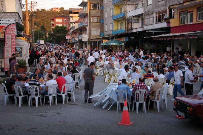 Limandere'de 1500 kişi iftar yemeğinde buluştu