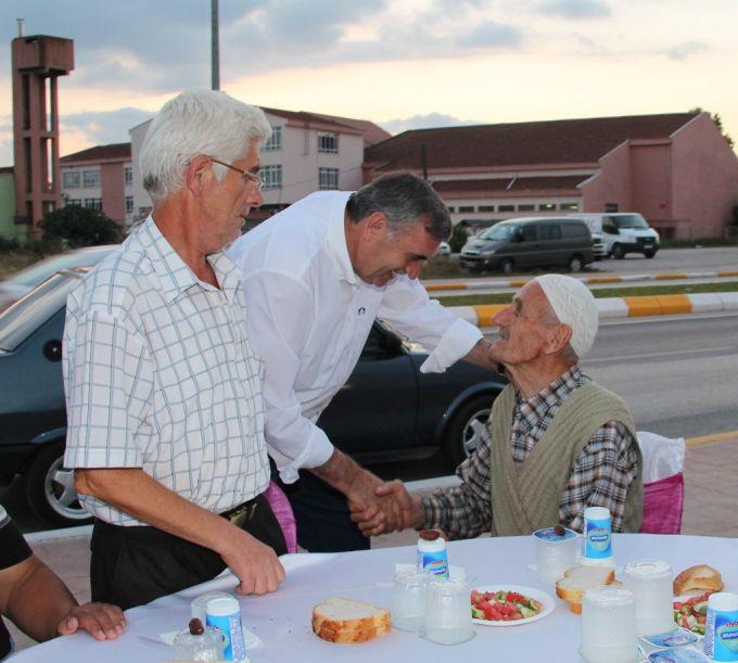 Başkan Toçoğlu, Makedon sofrasında iftarını açtı