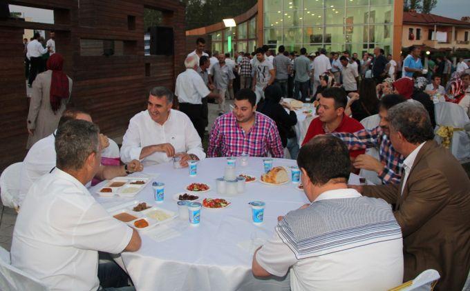 Başkan Toçoğlu, Makedon sofrasında iftarını açtı