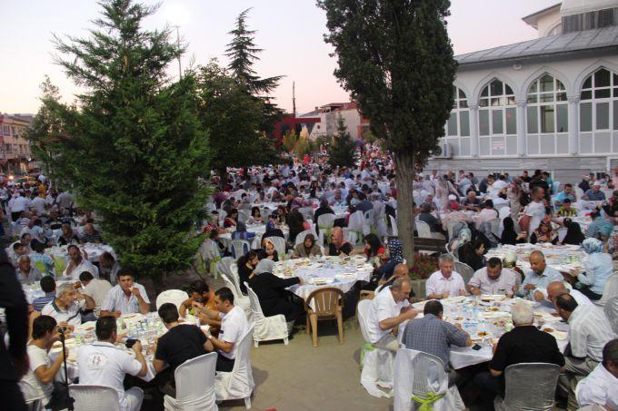 Akyazı'da halk iftarına rekor katılım