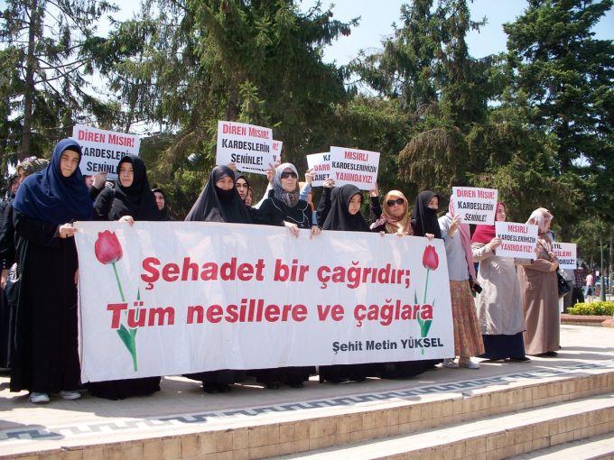 Mısır'daki katliam Sakarya'da protesto edildi