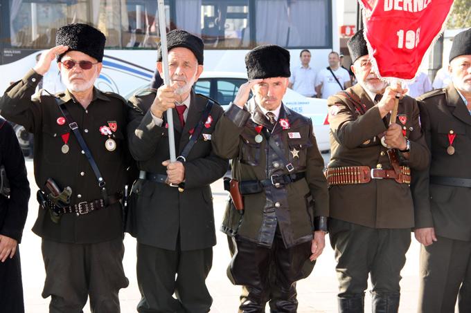 Kahramanlar Kent Meydanı'na çıktı