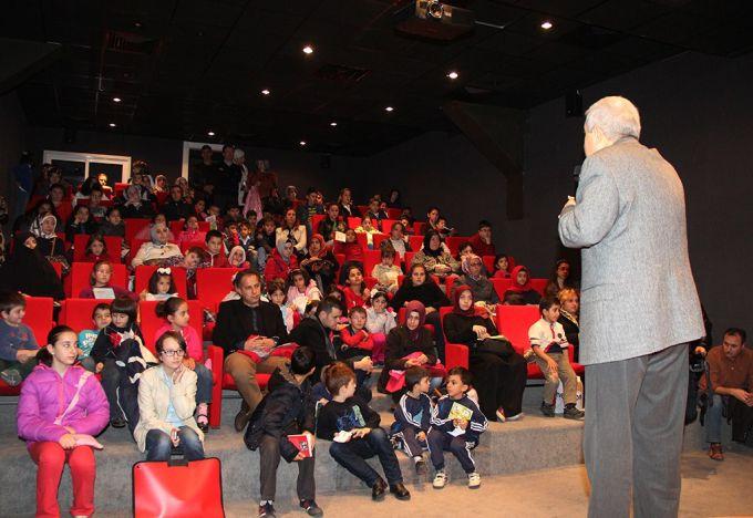 "Kitap, sevgiye açılan kapımızdır"