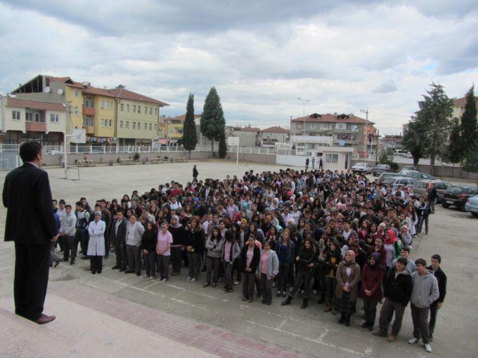 Okuldaki deprem tatbikatı gerçeğini aratmadı