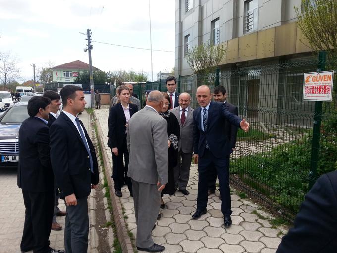 Bakan İslam, Engelli Bakım Evini inceledi