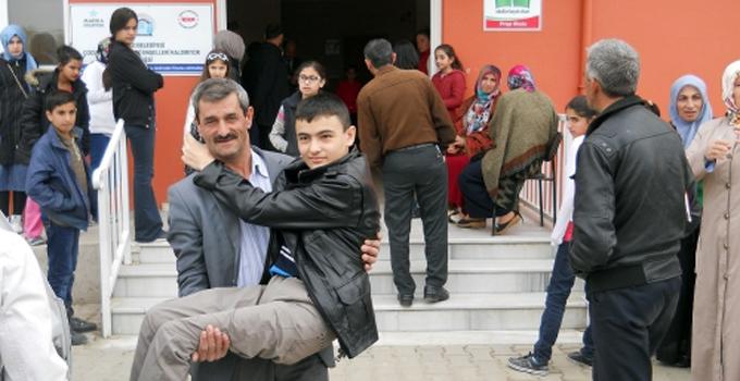 Herkes Onu Okuyor yarışmasında Akyazı birincisi gözleri görmeyen Hülya oldu