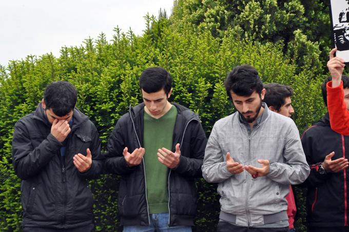 Katliamları protesto etmek amacıyla basın açıklaması yaptılar