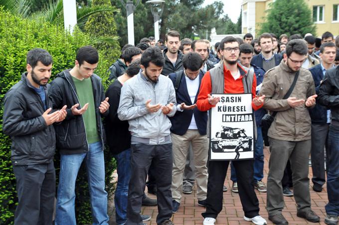 Katliamları protesto etmek amacıyla basın açıklaması yaptılar