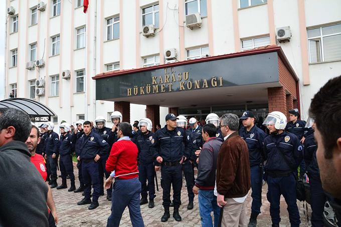 Cinsel istismar şüphelisine adliyede linç girişimi!