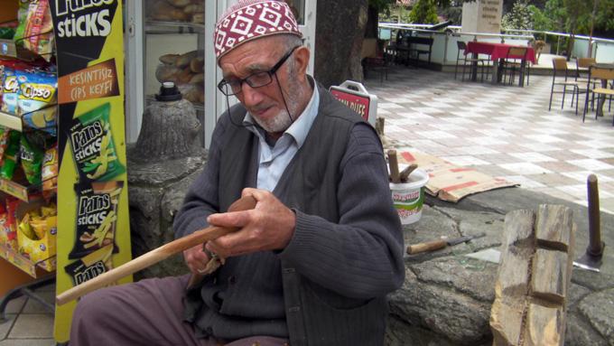 78 yaşındaki Yaşar Dedenin azmi devam ediyor