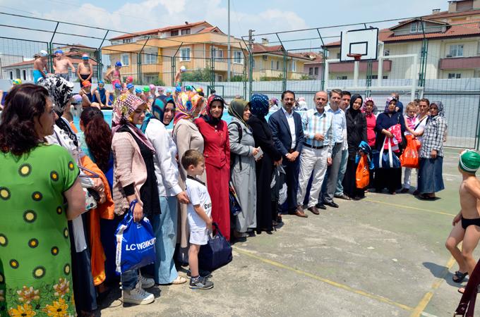 Haydi Çocuklar Yüzmeye