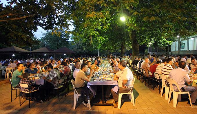 Vali Coş, TÜVASAŞ iftarına katıldı