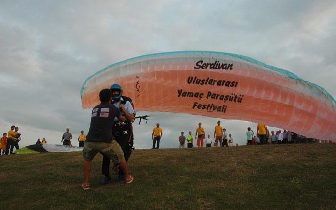 Uluslararası Kırantepe Yamaç Paraşütü Festivali başladı