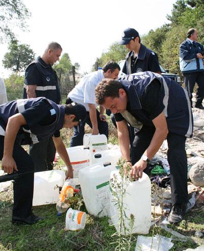 İlaçlamada Kullanılan Bidonlar Arazide Bulundu