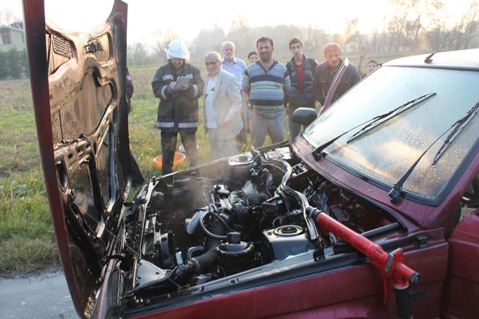 Akyazı'da seyir halindeki otomobil yandı 