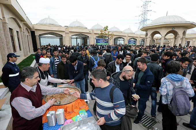 Başkan Toçoğlu SAÜ'de aşure ikramında bulundu