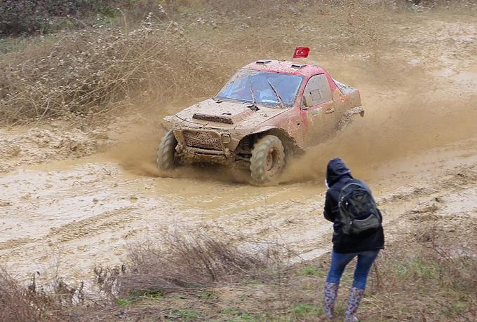 Off-Road Şampiyonası'ndan inanılmaz görüntüler