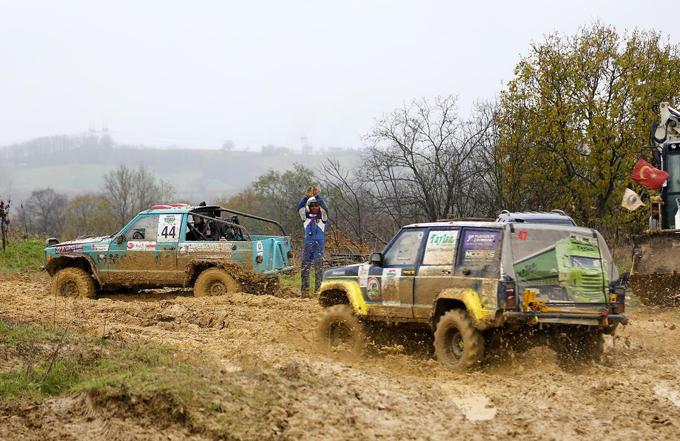 Off-Road Şampiyonası'ndan inanılmaz görüntüler