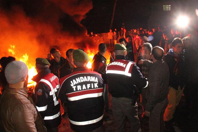 Akyazı'da mahalle sakinlerinden eylem