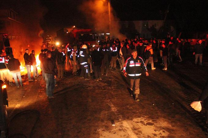 Akyazı'da mahalle sakinlerinden eylem