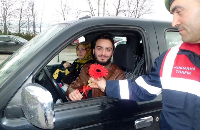 Jandarmadan '14 Şubat Sevgililer Günü' sürprizi