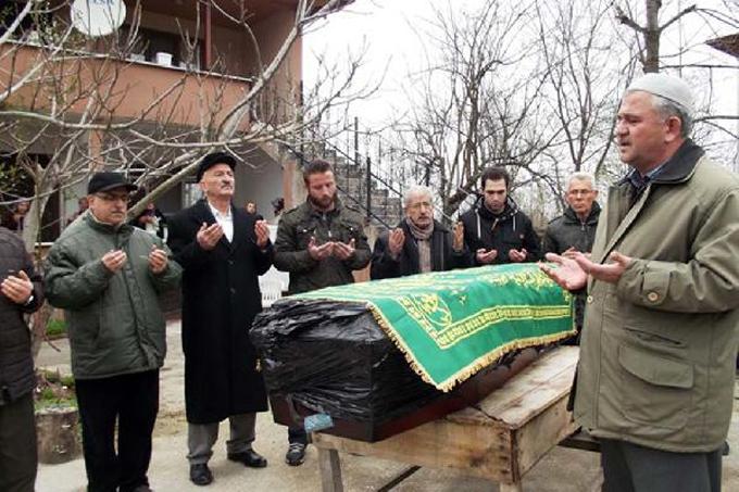 Almanya'da ölen gencin cenazesi Akyazı'da toprağa verildi