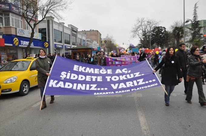 Kadınlar 8 Mart Dünya Kadınlar Günü'nde yürüdü