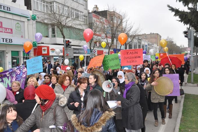 Kadınlar 8 Mart Dünya Kadınlar Günü'nde yürüdü