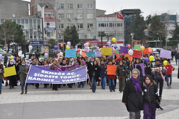 Kadınlar 8 Mart Dünya Kadınlar Günü'nde yürüdü