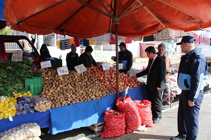 Zabıtadan halk pazarına denetim 