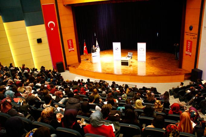 Türk Modernleşmesi konferansı SAÜ'de gerçekleştirildi