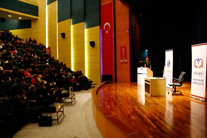 Türk Modernleşmesi konferansı SAÜ'de gerçekleştirildi