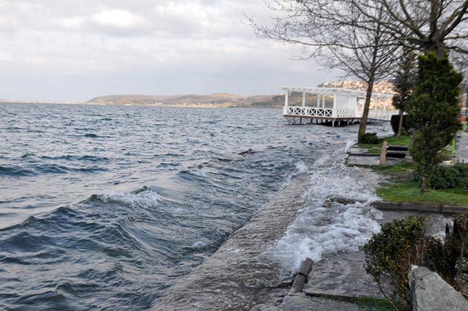 Sapanca Gölü'nde özlenen manzara