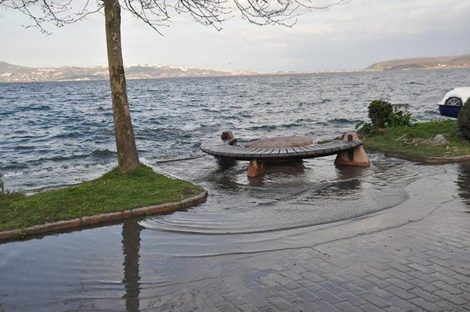 Sapanca Gölü'nde özlenen manzara