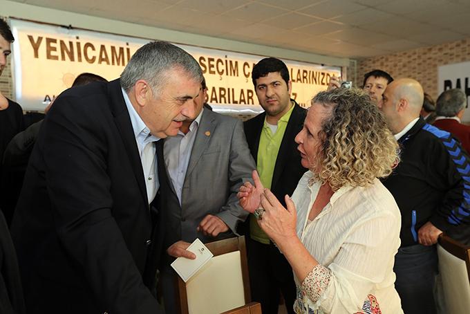 Toçoğlu, Yeni Cami esnafı ile bir araya geldi