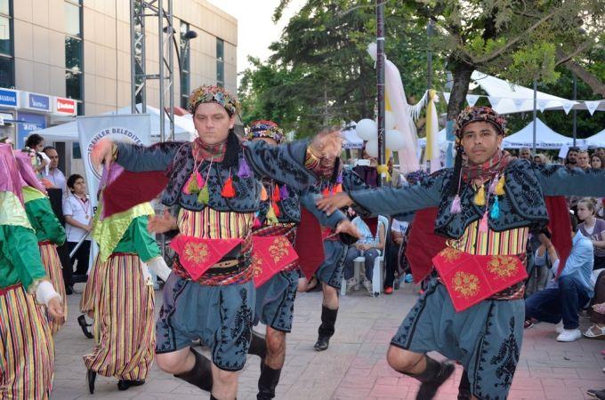 Erenler'deki festivale yoğun katılım