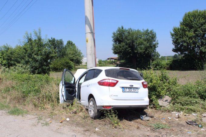 Kontrolünü kaybetti, direğe çarparak durabildi