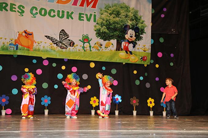 İlkadım Kreşi'nden muhteşem yılsonu gösterisi 