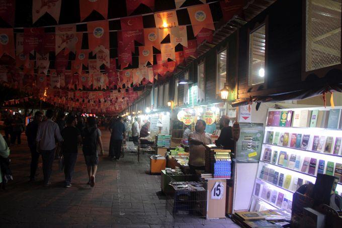 Kitap fuarına yoğun ilgi