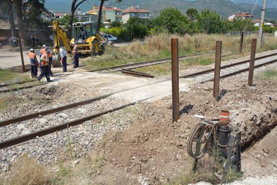 Köylülerden hemzemin geçidin kapatılmasına tepki