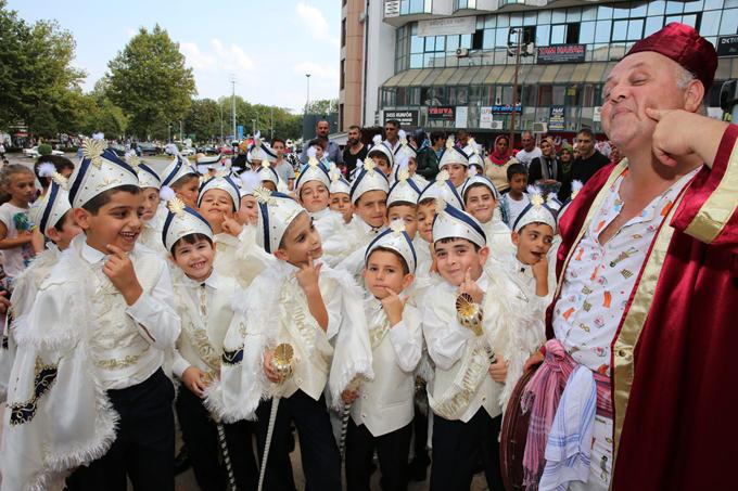 Adapazarı Belediyesinden coşkulu sünnet şöleni