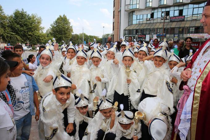 Adapazarı Belediyesinden coşkulu sünnet şöleni