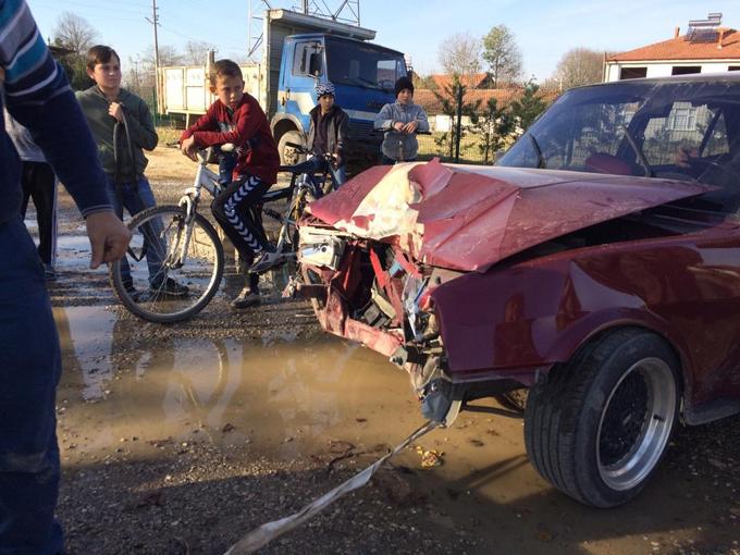 Akyazı'da otomobil ile traktör çarpıştı: 4 yaralı 