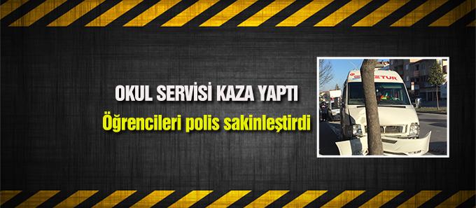 Okul servisi yol kenarında bulunan ağaça çarptı