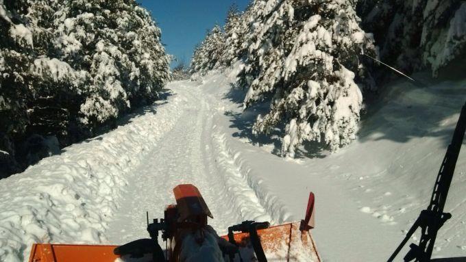 Kar yağışı nedeniyle kapanan yollar açılıyor