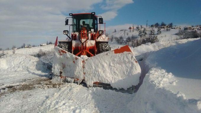 Kar yağışı nedeniyle kapanan yollar açılıyor