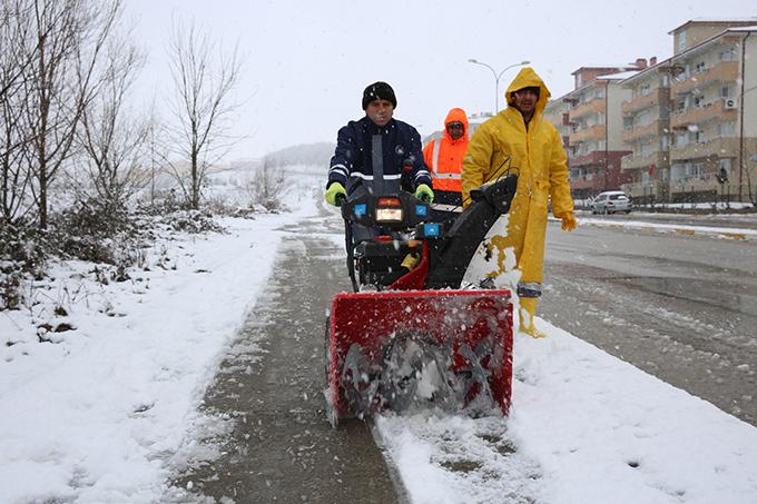 Adapazarı'nda kar mesaisi erken başladı