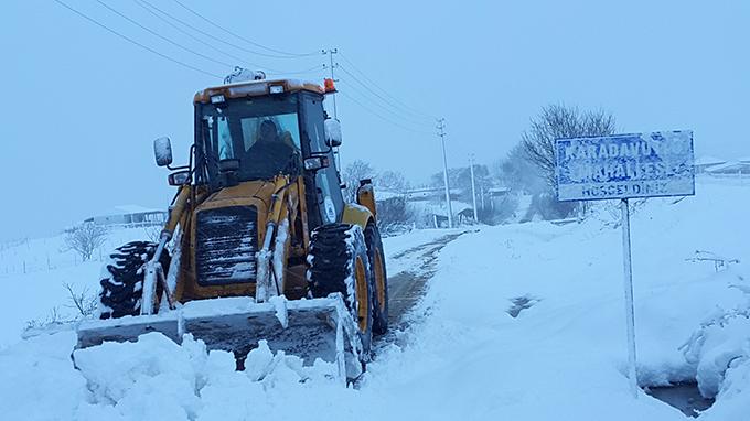 Adapazarı'nda kar mesaisi erken başladı