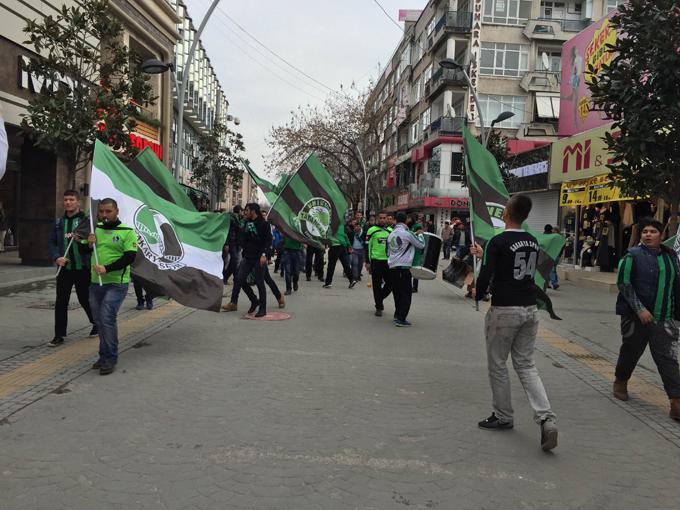 Tatangalardan maç öncesi destek yürüyüşü